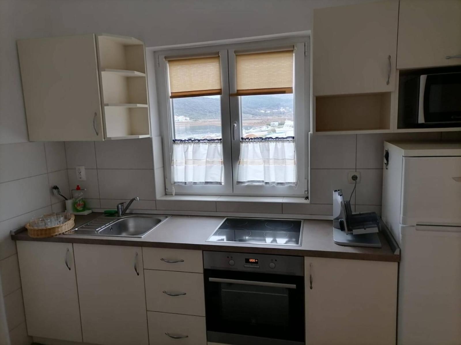 Apartments By The Sea Supetarska Draga - Donja, Rab - 11769 객실 사진