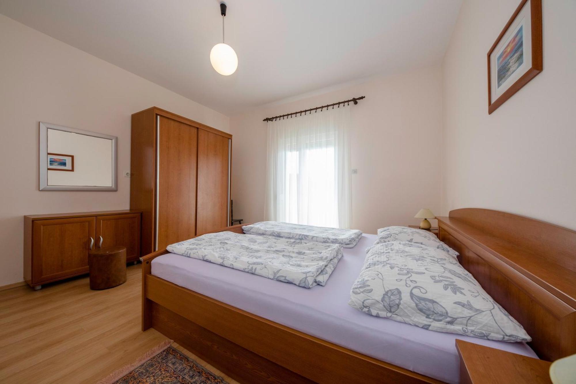 Apartments By The Sea Supetarska Draga - Donja, Rab - 11769 객실 사진
